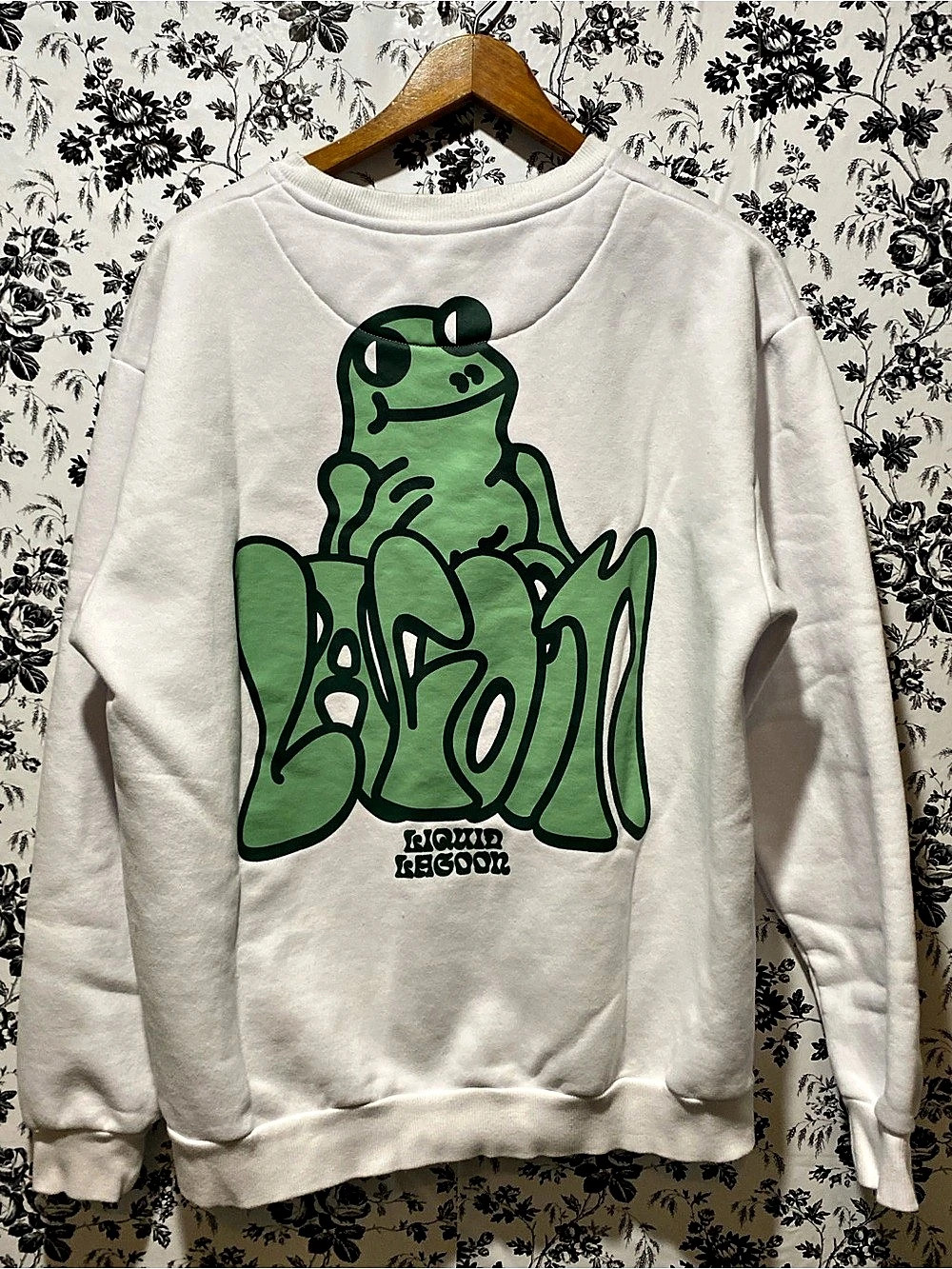 Liquid Lagoon Larry the Frog Crewneck Sweatshirt White & Green Large
